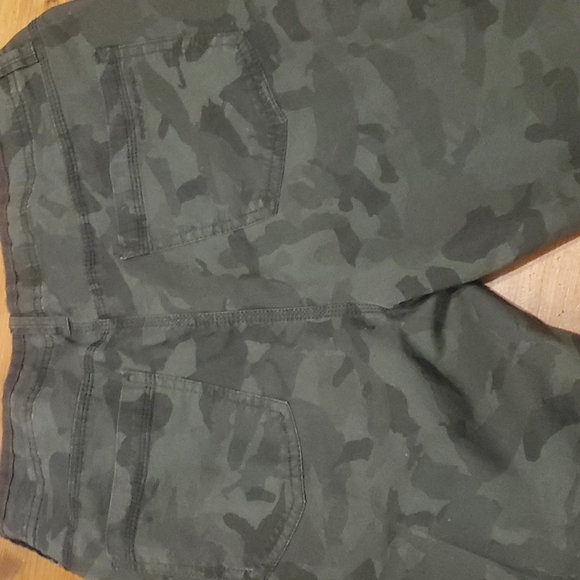 Vintage DKNY Capris - Picture 6 of 6